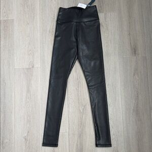 NWT HOLLISTER Black Faux Leather Leggings size XXS